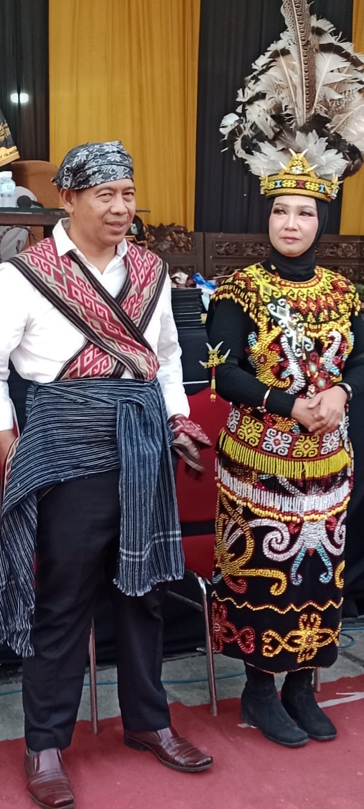 Kepala desa Talangsuko Kecamatan Turen Beserta Istri H. Burhanuddin